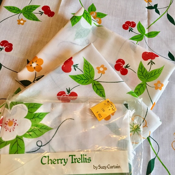 🍒 VINTAGE “Cherry Trellis” CURTAINS! - Picture 9 of 10